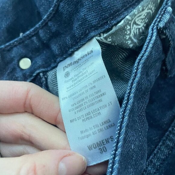 Patagonia Women's Cuffed Dark Wash Straight Jeans - Size 30 - Picture 3 of 5